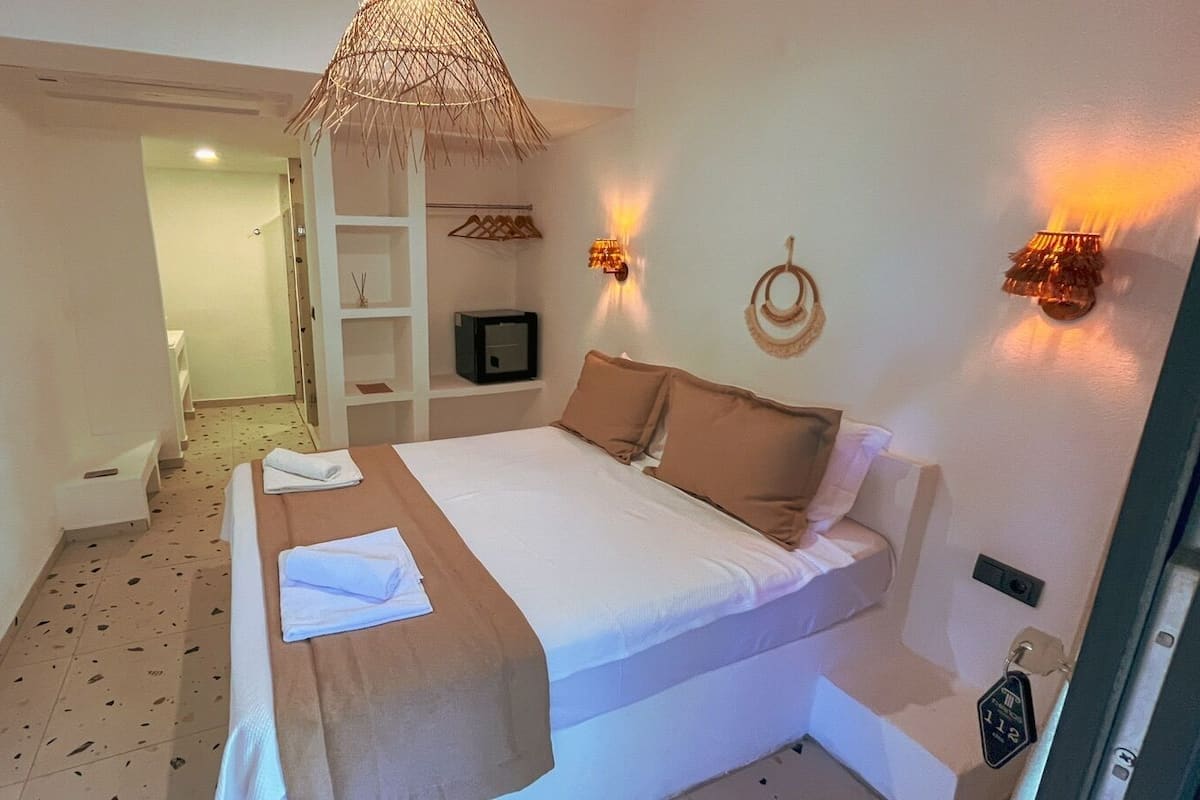 Basic Room, Mountain View | Premium bedding, minibar, free WiFi, bed sheets