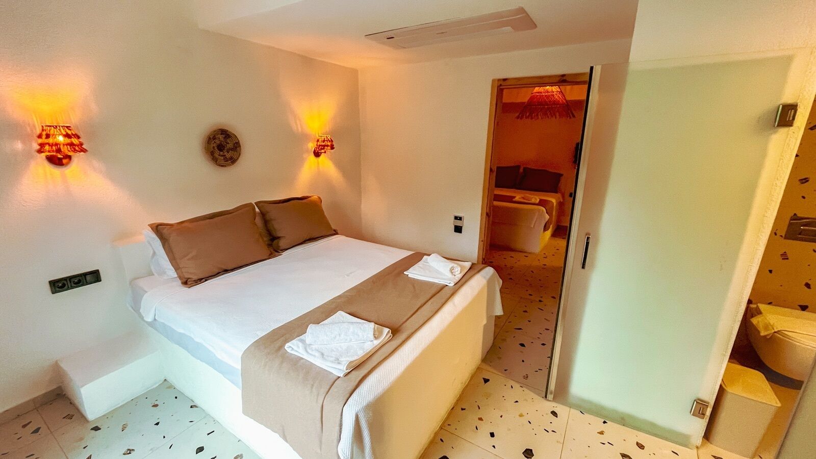 Family Quadruple Room, Garden View | Peralatan tempat tidur premium, bar mini, Wi-fi percuma, cadar katil 