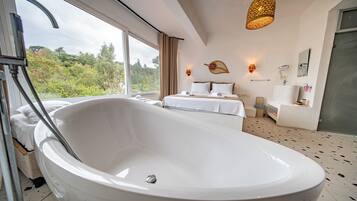 Habitación triple superior | Ropa de cama de alta calidad, minibar, wifi gratis y ropa de cama