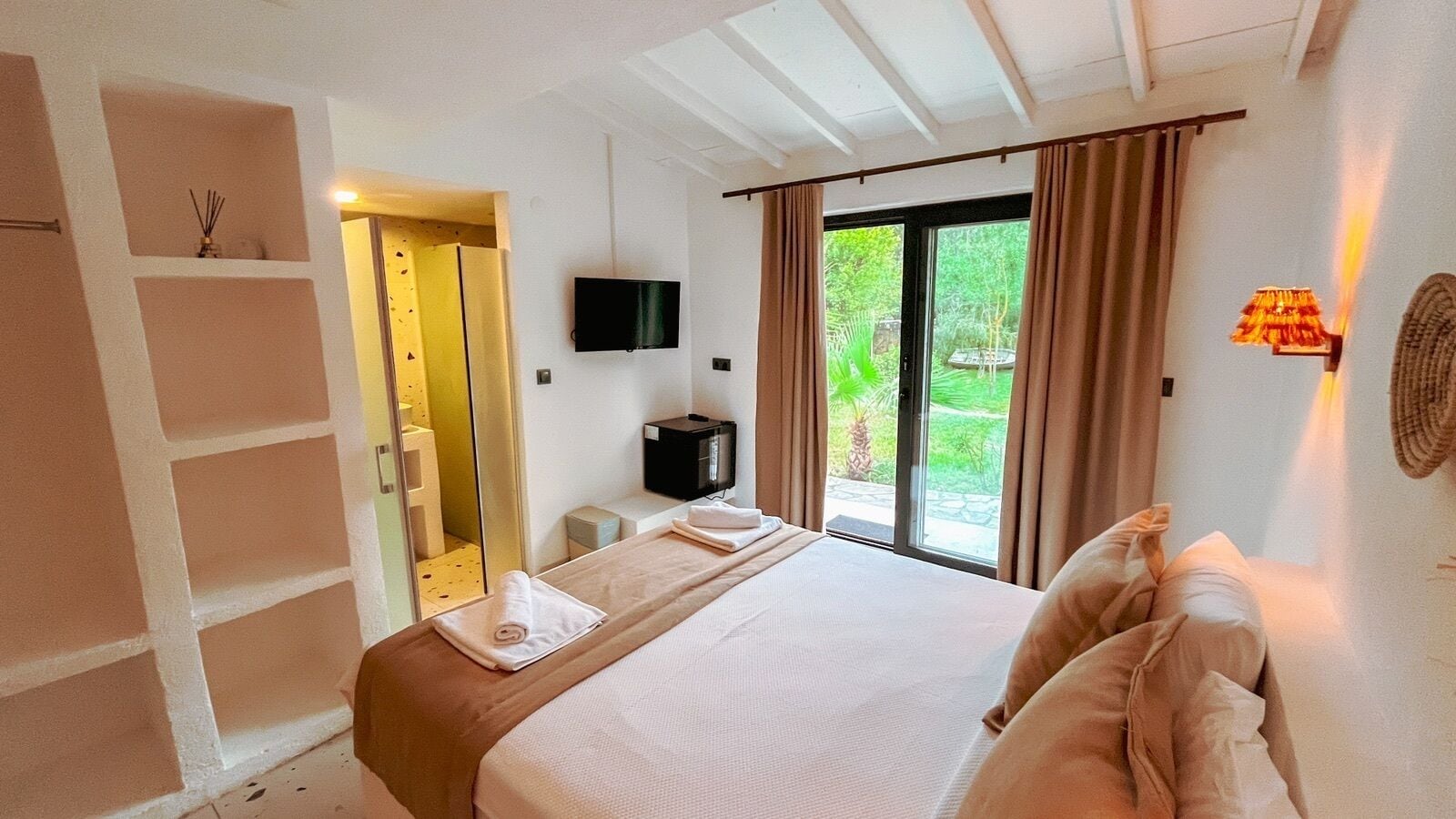Habitació quàdruple Deluxe | Roba de llit d'alta qualitat, minibar, wifi gratuïta i roba de llit 