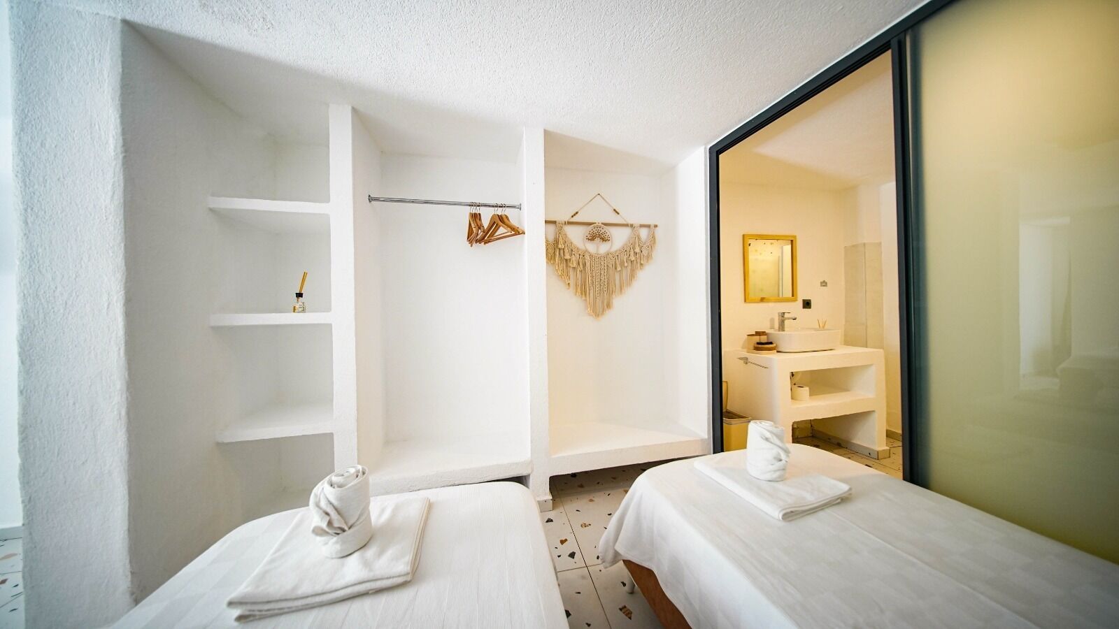 Quarto quádruplo luxo, vista para o jardim | Roupas de cama premium, frigobar, Wi-Fi de cortesia, roupa de cama