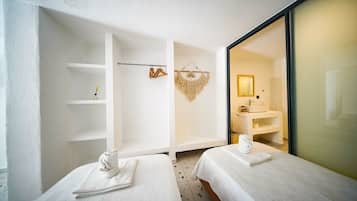 Deluxe Quadruple Room, Garden View | Premium bedding, minibar, free WiFi, bed sheets