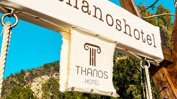 Playa privada, traslado desde/hacia la playa gratis, bar en la playa