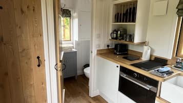 Kabin | Dapur pribadi | Lemari es, microwave, oven, dan kompor