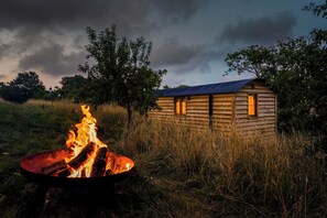 Cabin | Property grounds - Woodpecker Hill - Apple Orchard in Alfriston (Polegate)