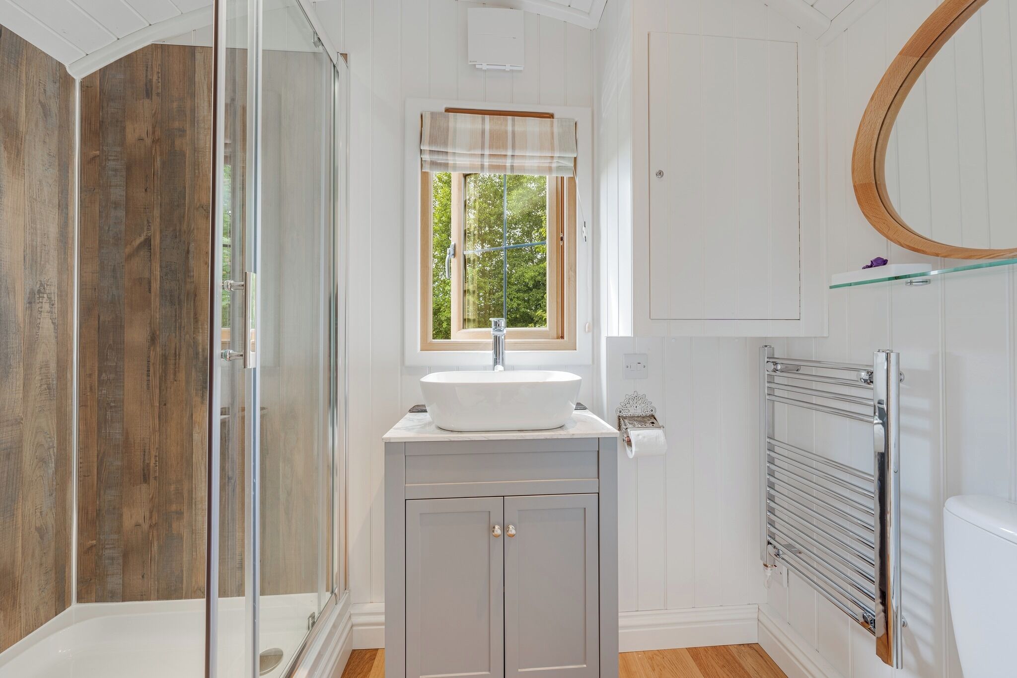 Cabin | Bathroom | Shower, hair dryer, towels