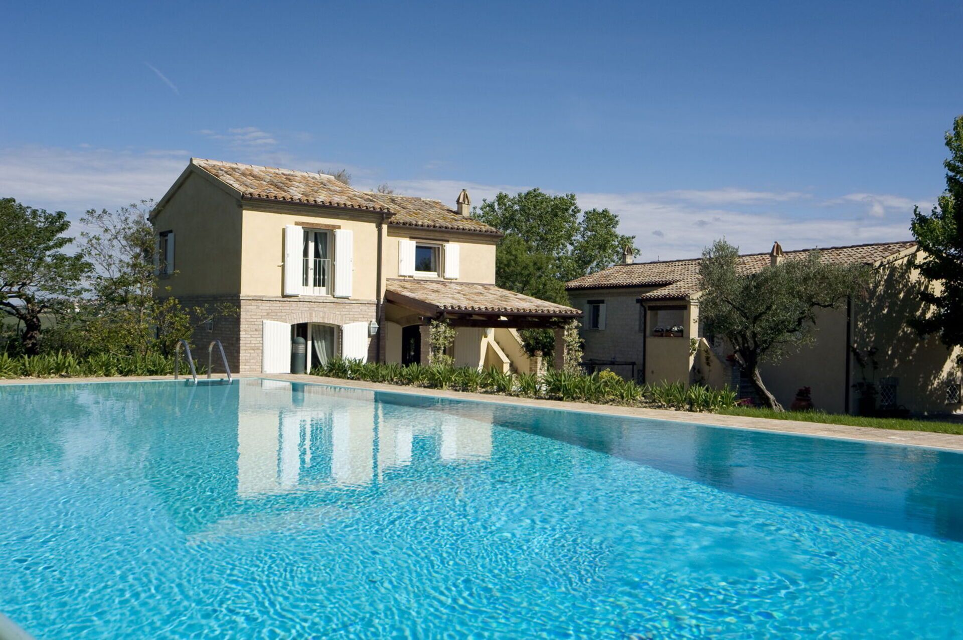 Villa in Sirolo with 4 bedrooms sleeps 8