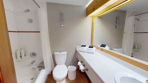 Combined shower/bathtub, hair dryer, towels - Hearthstone Lodge #336 (Sun Peaks)