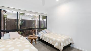 4 quartos, Wi-Fi de cortesia, roupa de cama