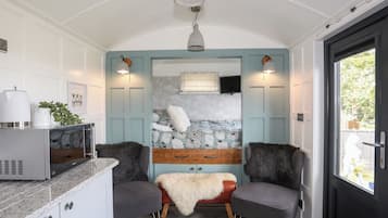Cottage | 1 bedroom, individually decorated, individually furnished, free WiFi