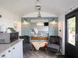 Cottage | 1 bedroom, individually decorated, individually furnished, free WiFi