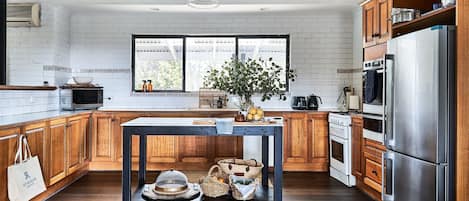 Microwave, oven, dishwasher