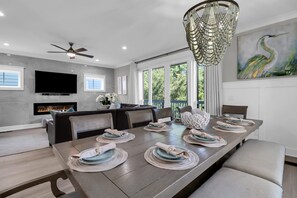 Dining - 13SC Beach, Private Pool, 10 foot movie theater screen (Hilton Head Island)