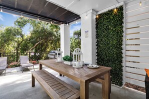 Outdoor dining - 13SC Beach, Private Pool, 10 foot movie theater screen (Hilton Head Island)