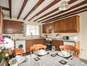 Cottage | Private kitchen | Fridge, dishwasher, electric kettle, toaster