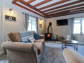 Cottage | Living area | Fireplace - Bwthyn Derwin Fawr (Garndolbenmaen)