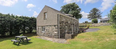 Cottage | Property grounds