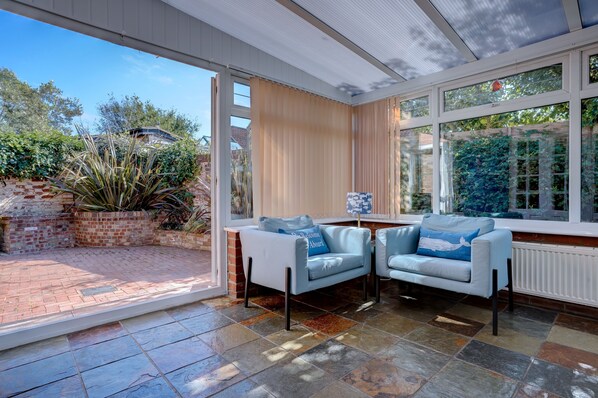 TV connectée, cheminée, lecteur de DVD