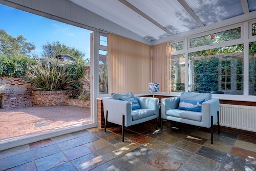 Cleveland House | Dog-Friendly Coastal Escape with Hot Tub