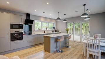 Réfrigérateur, micro-ondes, four, lave-vaisselle