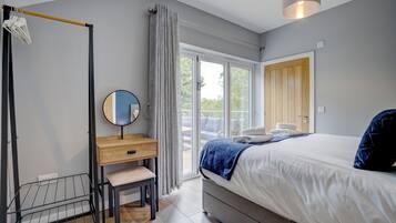 3 chambres, fer et planche à repasser, lit parapluie, Wi-Fi gratuit