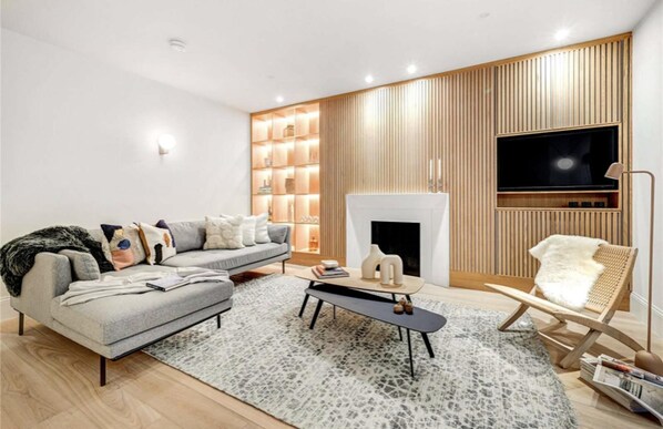 Apartment, 2 Queen Beds | Living area - Impeccable 2-bed Apartment in London (London)