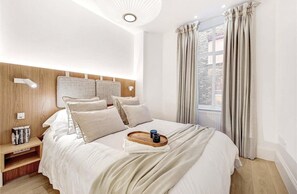 Apartment, 2 Queen Beds | 2 bedrooms, iron/ironing board, free WiFi, bed sheets - Impeccable 2-bed Apartment in London (London)