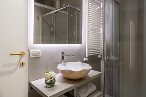 Superior Apartment | Bathroom | Shower, rainfall showerhead, free toiletries, hair dryer - SAN VIO PALACE LUXURY APARTMENTS (Venice)
