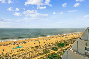 Beach - XPLORIE ACTIVITIES & LINENS INCLUDED*! ! Direct Oceanfront, 2 bedroom, 2 bath condo with an open den. Indoor & outdoor pools. (Ocean City)