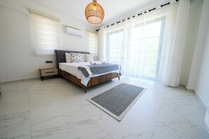 4 bedrooms, iron/ironing board, free WiFi, bed sheets