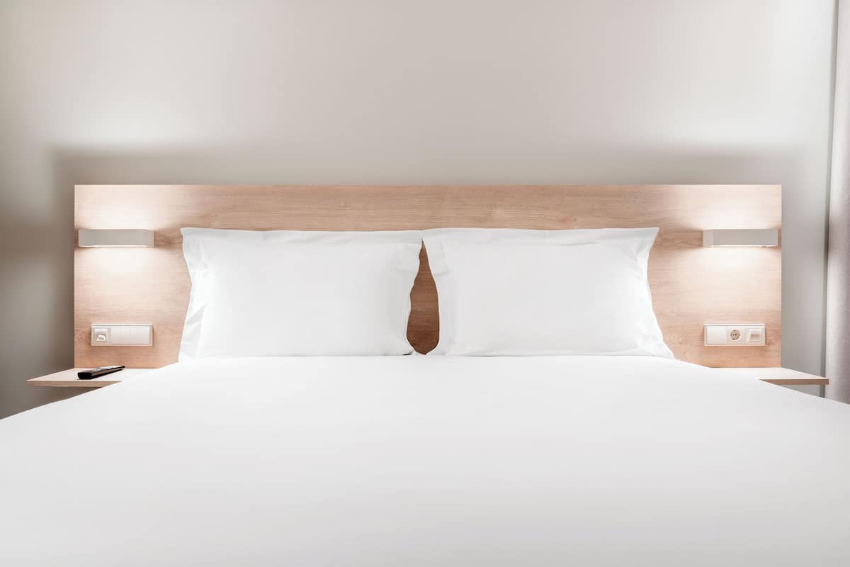 double room | 1 bedroom, desk, laptop workspace, soundproofing