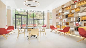 Siddeområde i lobbyen