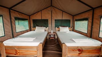 1 bedroom, bed sheets