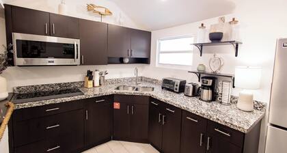 The Caroline Suite | 1 bed, 1 bath condo w/shared pool