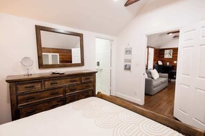 1 bedroom, iron/ironing board, WiFi, bed sheets - The Caroline Suite | 1 bedroom condo w/shared pool (Key West)
