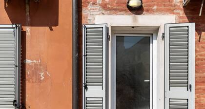 Bright Studio with balcony by Wonderful Italy