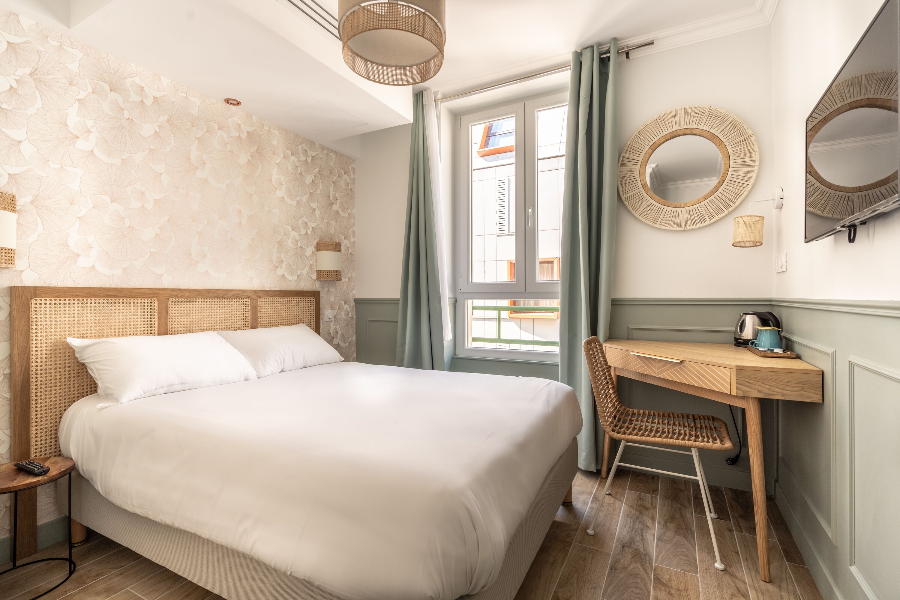 Classic Double Room, 1 Queen Bed | Premium bedding, individually furnished, desk, laptop workspace