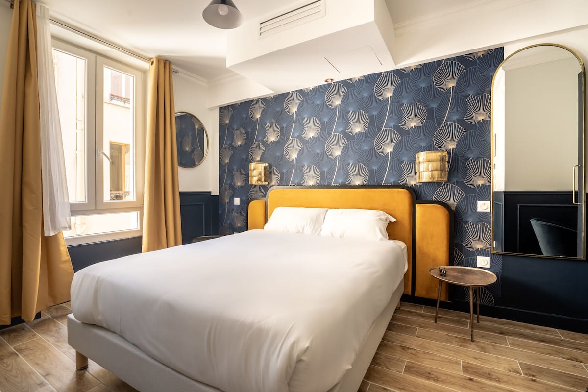 Phòng đôi Superior, 1 giường cỡ queen | Bộ đồ giường cao cấp, trang bị nội thất với thiết kế riêng biệt, bàn