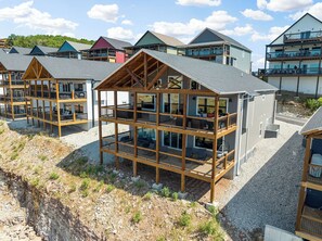 Exterior - 1mi to SDC Family Fun: Slide Hot Tub Arcades & Fun (Branson)