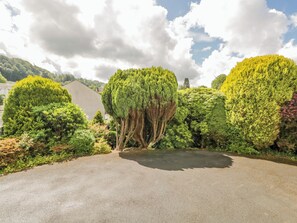 Cottage | Property grounds - Brantfell Lodge (Windermere)