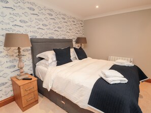 1 bedroom, individually decorated, individually furnished, free WiFi - 2 Apple Tree (Chathill)