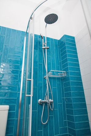 City Apartment | Bathroom | Free toiletries, hair dryer, towels, soap