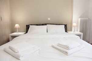 City Apartment | 2 bedrooms, premium bedding, desk, laptop workspace