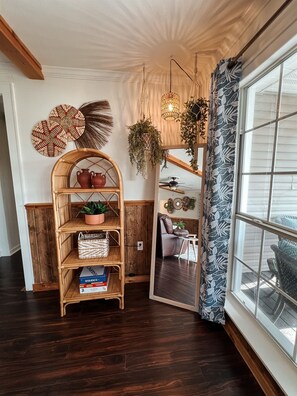 Interior - Woodland Shore Bungalow (Royal)