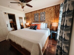 3 bedrooms, iron/ironing board, travel cot, free WiFi - Woodland Shore Bungalow (Royal)