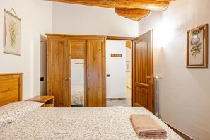 2 Schlafzimmer, Schreibtisch, Bügeleisen/Bügelbrett, kostenloses WLAN