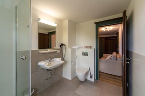 Bathroom - Hotel Restaurant Auerhahn (Bad Wildbad)