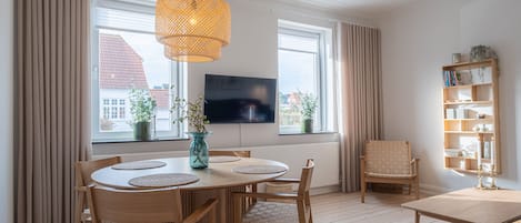 Apartment | Dining