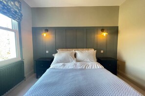Basic House, Multiple Beds | 3 bedrooms, laptop workspace, iron/ironing board, bed sheets - Stylish 3BD House With Private Garden - Tooting (London)