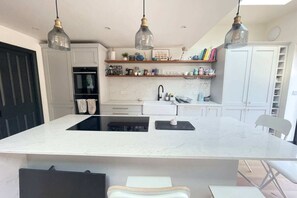 Basic House, Multiple Beds | Private kitchen